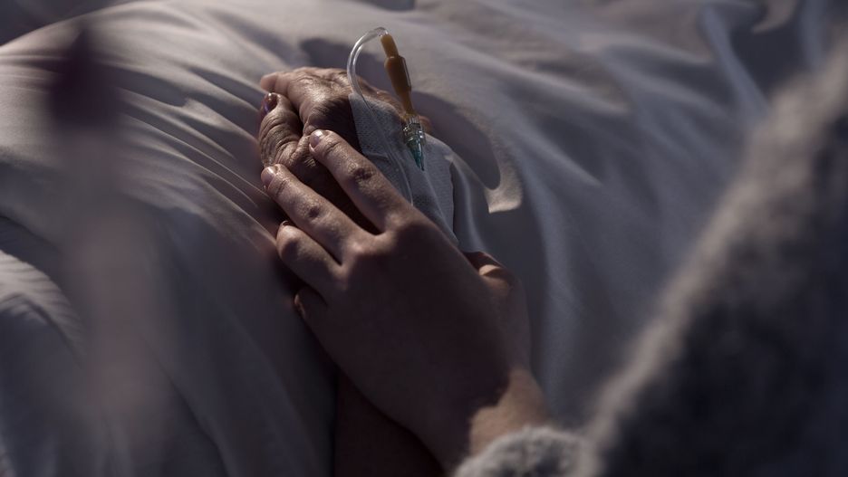 Pracownicy hospicjum opisują najtrudniejsze chwile swoich pacjentów. 