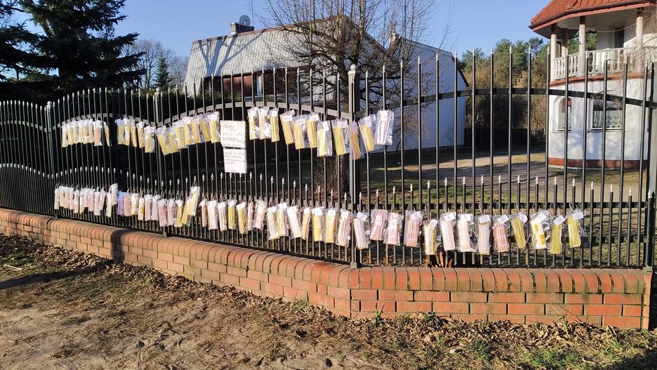 Każda bawełniana maseczka pakowana jest pojedynczo