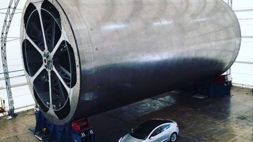 Tesla wydaje się przy niej malutka
