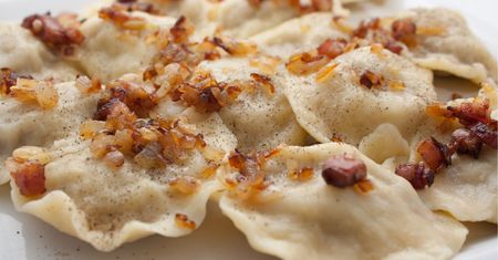 Dzięki temu składnikowi pierogi będą o wiele lepsze. Niegdyś dodawały go nasze babcie