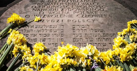 Powstanie w getcie warszawskim. Żonkile znakiem pamięci o bohaterach przegranego powstania