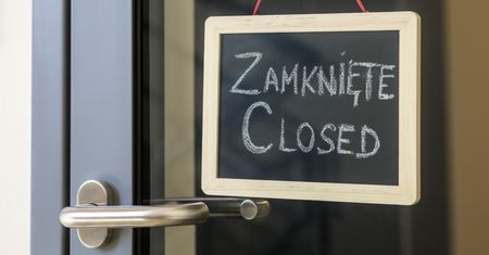 Koronawirus zamknął firmy. Pracodawcy apelują do rządu, by poszedł drogą Danii