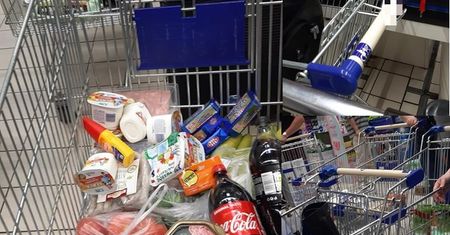 Boże Ciało, jeden dzień bez sklepów i się zaczęło. Pełne wózki i długie kolejki