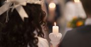 Pierwsza Komunia Święta. Chciała się pochwalić przed całym światem... a została wykpiona. Wideo ku przestrodze