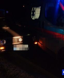 Pijany kierowca rozbił karetkę pod Złotoryją. Ratownicy chcieli mu pomóc