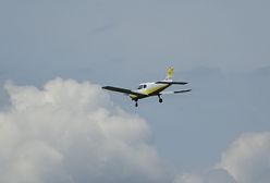 Wypadek awionetki na Mazowszu. Samolot przewrócił się na bok