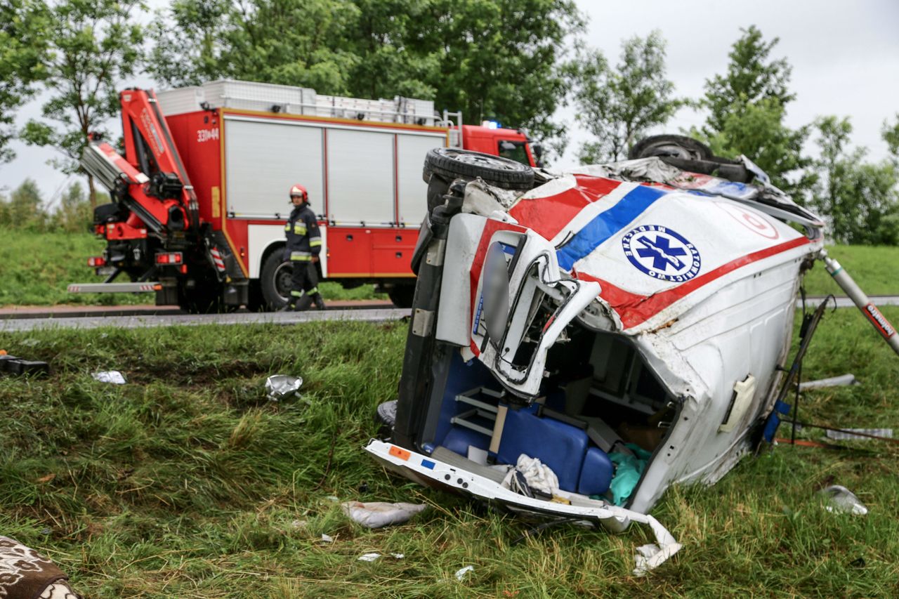 Karetki w Polsce na liczniku mają ponad 800 tys. km. "Wiemy, że to narażanie życia"