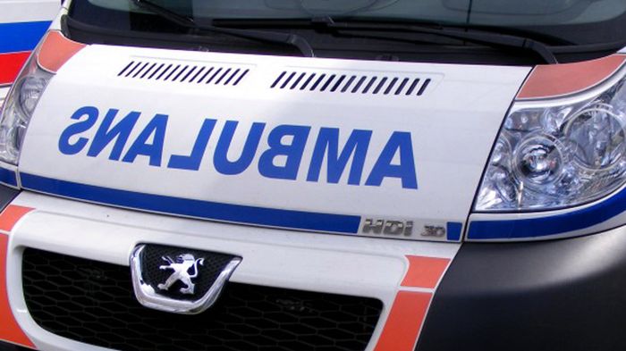 Pięcioro pobitych policjantów przewieziono do szpitala.