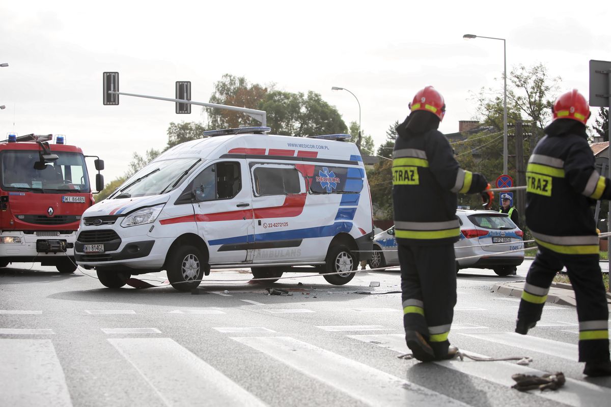 Warszawa. Kierowca audi potrącił mężczyznę na pasach. Spore utrudnienia