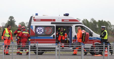 Karambol na S8 w gęstej mgle. Trzynaście samochodów zderzyło się ze sobą