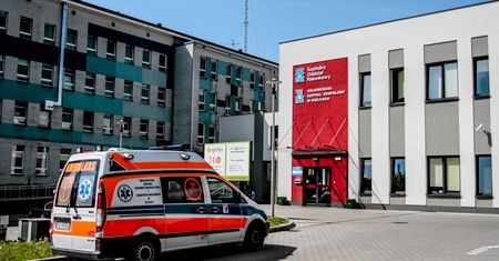 Napiła się wody mineralnej. Wylądowała w szpitalu z poparzonym przełykiem