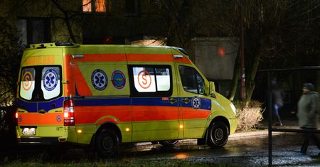Tragedia w Bydgoszczy. Nie żyją 2-miesięcznie bliźnięta. Ich matka walczy o życie