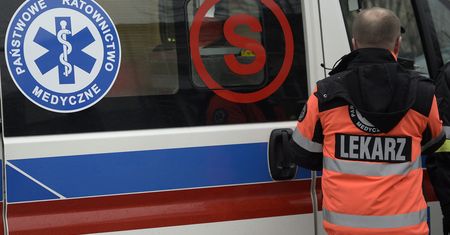 Jeździł ze znajomymi karetką po Warszawie. Miał ponad promil alkoholu
