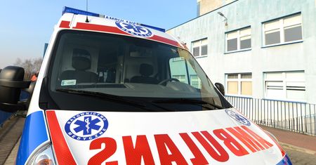 Kramsk. Tragedia rodzinna. Matka zaatakowała dwójkę swoich dzieci. Jedno nie żyje