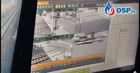 Pociąg zmiótł karetkę. Tragedii można było uniknąć. Rogatka wyjazdowa nie jest zablokowana