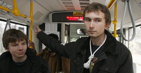 Ze stryczkiem na szyi jeździli autobusem