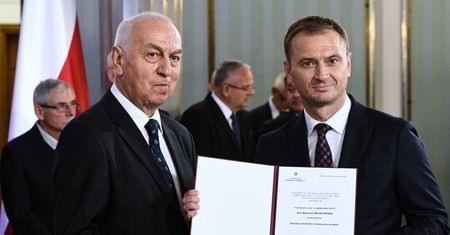 Zmiana sposobu ślubowania w Sejmie? Sławomir Nitras: To skandal!