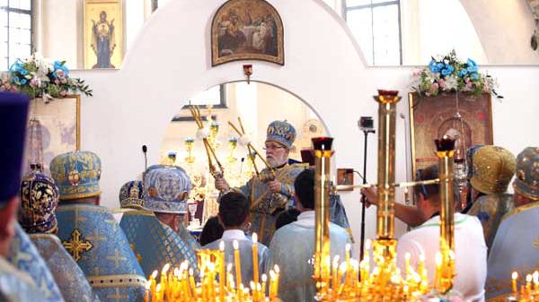 Ordynariusz diecezji łódzko-poznańskiej arcybiskup Szymon Romańczuk podczas nabożeństwa ku czci Supraskiej Ikony Matki Bożej