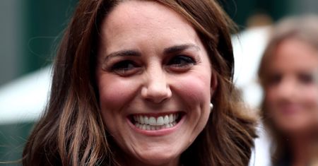 Kate Middleton w nowej fryzurze i modnych grochach na Wimbledonie