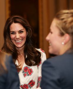 Kate Middleton i kwiecista sukienka w stylu retro