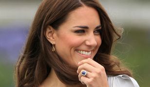 Kate i sekretne wejście do pubu. Trudno ją przyłapać