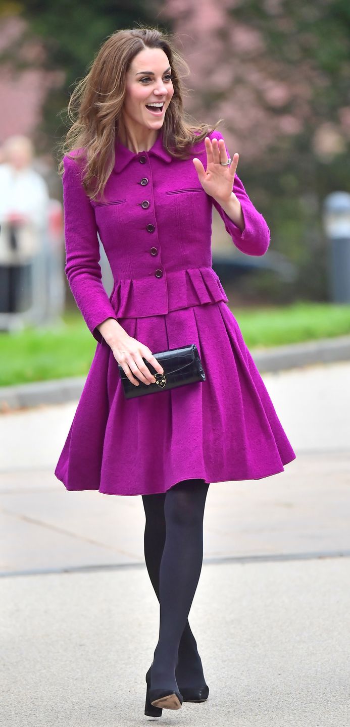 Kate Middleton w fioletowym zestawie 