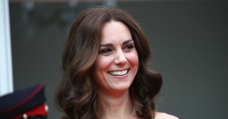 Księżna Kate odkrywa ramiona na garden party. Nie można oderwać oczu!