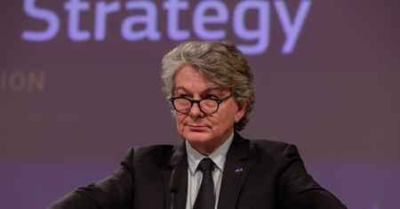 Koronawirus. Unijny komisarz Thierry Breton: Polska blokuje unijny eksport leków i środków ochrony