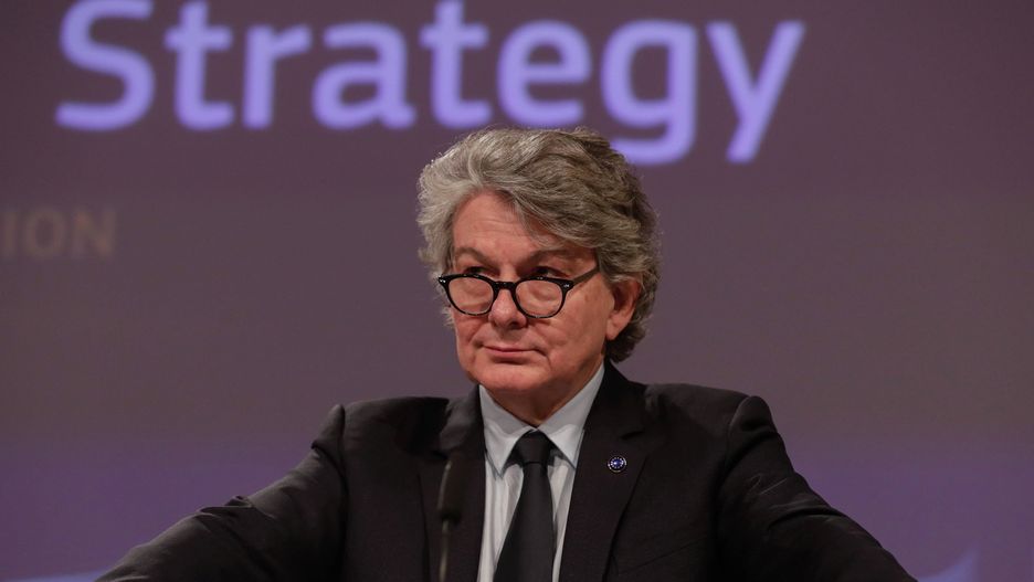 Koronawirus. Unijny komisarz Thierry Breton: Polska blokuje unijny eksport leków i środków ochrony