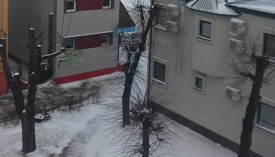 Zaśnieżone osiedle  