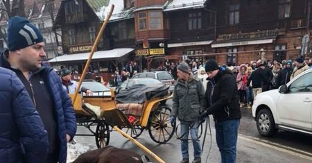 Przerażony koń biegł przez Krupówki. Staranował małe dziecko