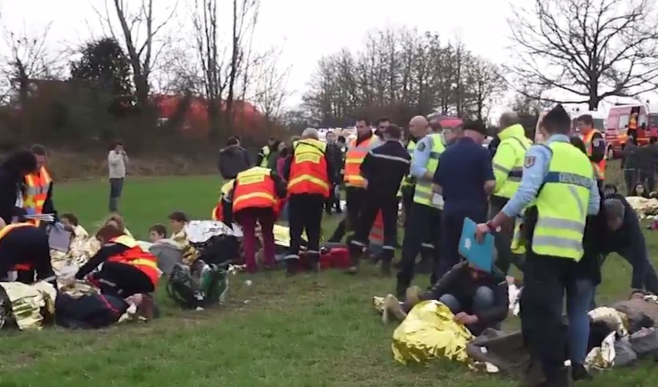 Wypadek szkolnego autobusu we Francji. 27 osób rannych