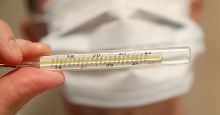 Polacy wciąż używają cieczowych termometrów. Głównie z oszczędności