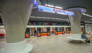 Warszawa. Wypadek na stacji metra Rondo ONZ. Mężczyzna zsunął się z peronu