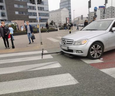 Warszawa. Pieszy na hulajnodze potrącony przy Metrze Politechnika