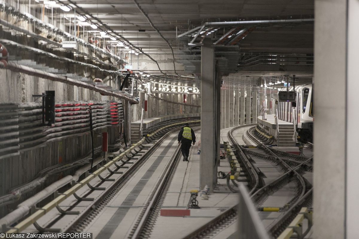 Dramatyczne sceny w warszawskim metrze. Pasażer uciekał tunelem, za nim biegła ochrona