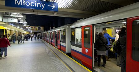 Metro Warszawa. Nieczynne 3 stacje. Poranne utrudnienia na Młocinach