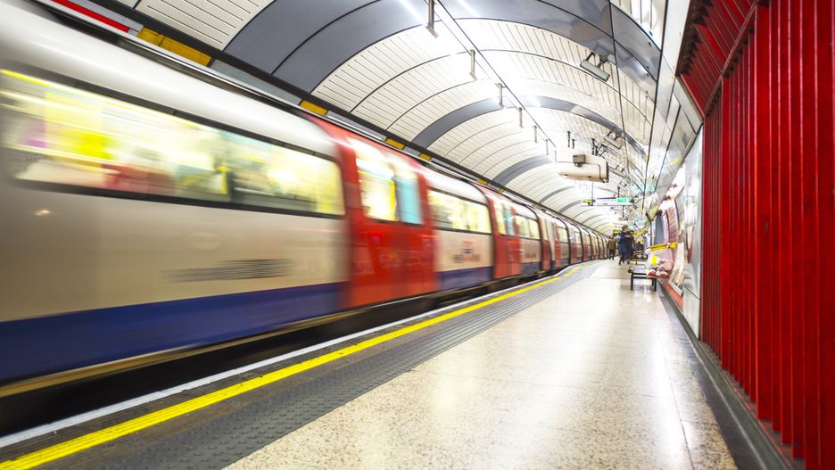 Kobiety zostały zaatakowane przy wyjściu z metra.