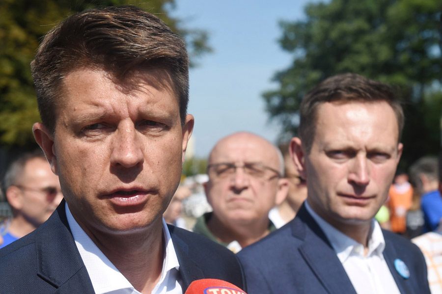 Petru śmieje się z Waszczykowskiego i Mularczyka. "PiS-owskie mrzonki trafił szlag"