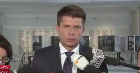 "Obrus"? "Właz"? Internauci znów nabijają się z Petru