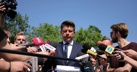 Miażdżący sondaż dla Ryszarda Petru. Nie powinien zakładać nowej partii