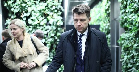 Politycy Nowoczesnej oskarżają Petru o decyzję, która wpędziła partię w tarapaty