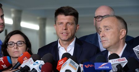 Ryszard Petru jest zadowolony ze stanowiska KE. "Jesteśmy w sytuacji bardzo poważnej"