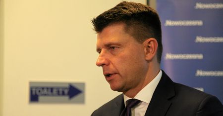 Mariusz Błaszczak składa zawiadomienie ws. Ryszarda Petru. Poczuł się znieważony