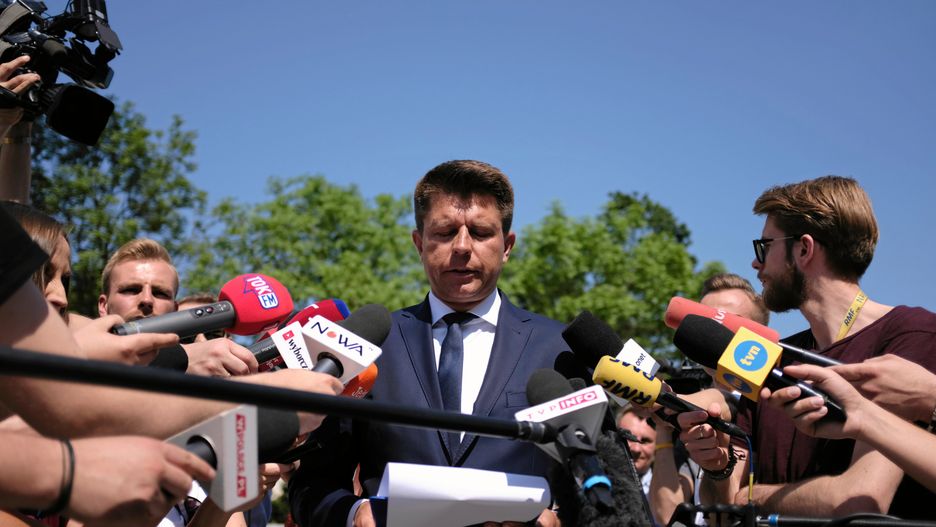 Petru podczas ogłoszenia swojej decyzji ws. odejścia z partii