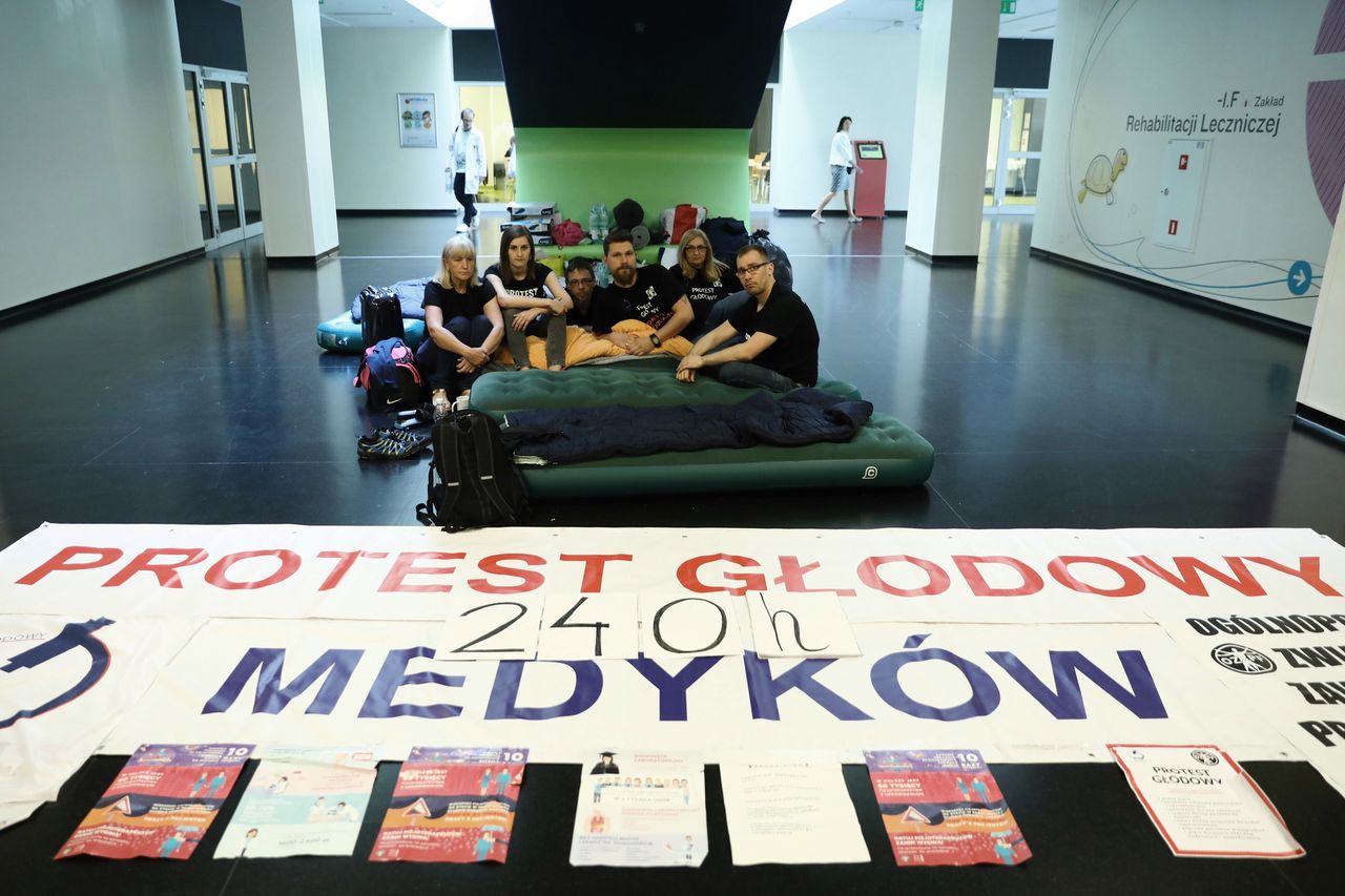 Protest fizjoterapeutów. Medycy zawieszają głodówkę 