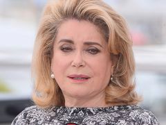 Catherine Deneuve stosuje botoks?