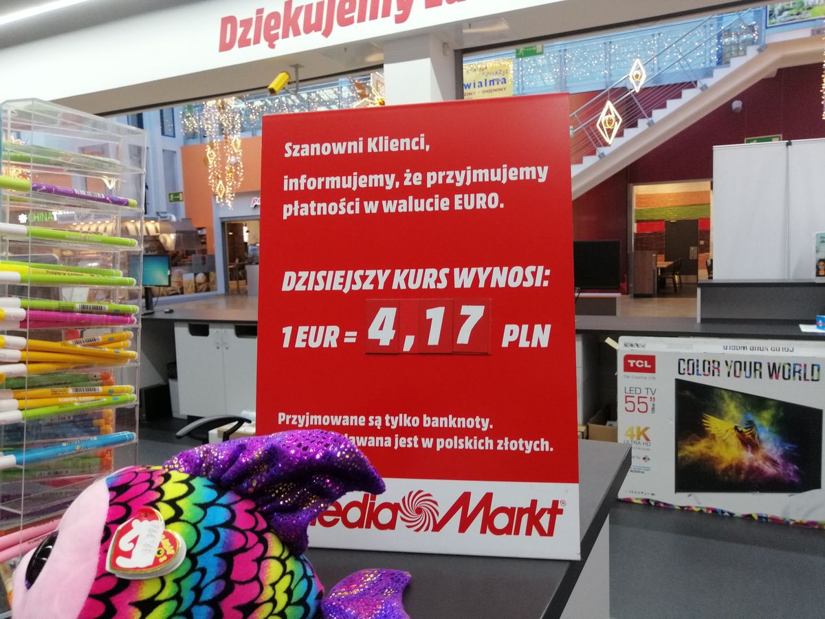 W polskich marketach możesz zapłacić w euro. Ale trzeba uważać na kurs