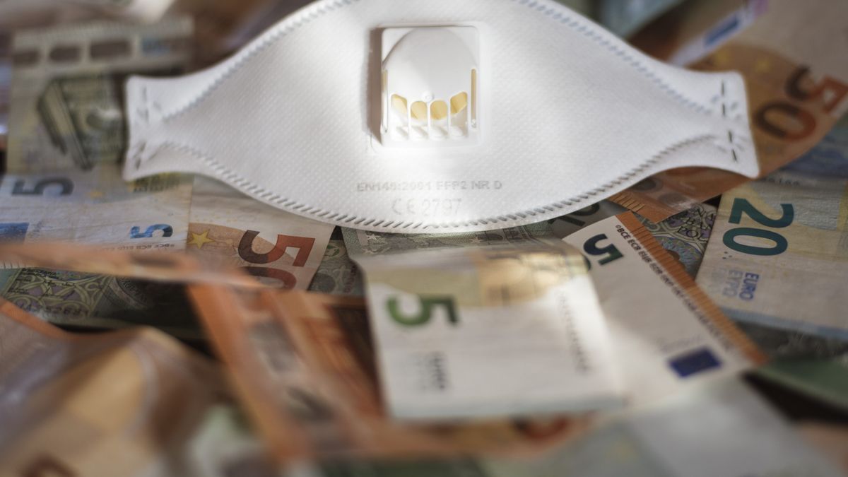 Koronawirus odbija się na notowaniach euro.