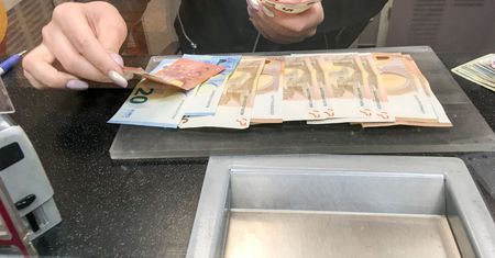 Kursy walut. Złoty pozostaje mocny